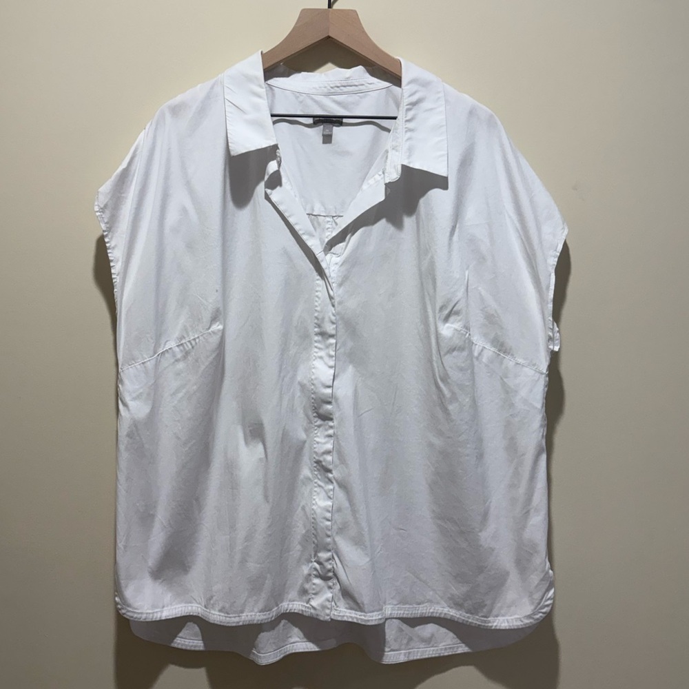 T Talbots Women’s White Top with Cap Sleeves